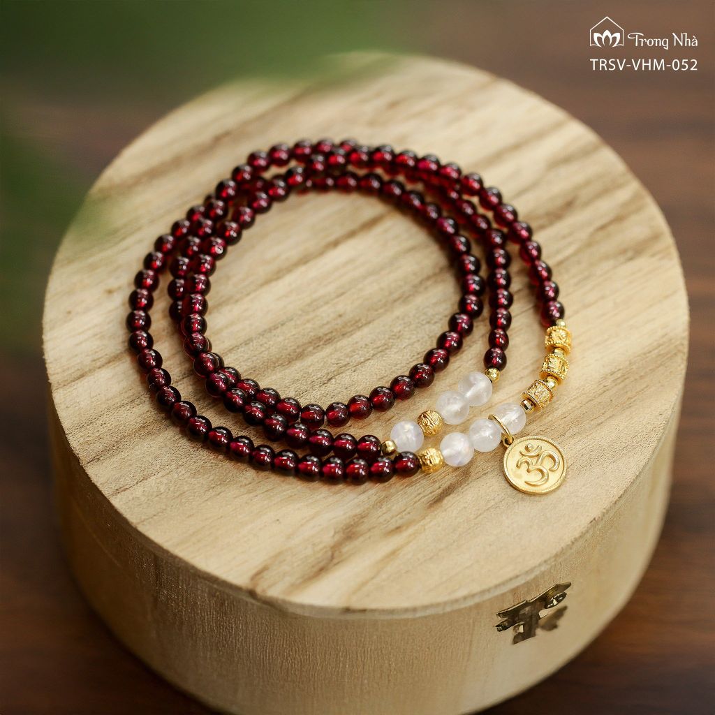 Vòng Garnet cuốn 3 mix charm Om mani vàng ( TRSV VHM 052 )