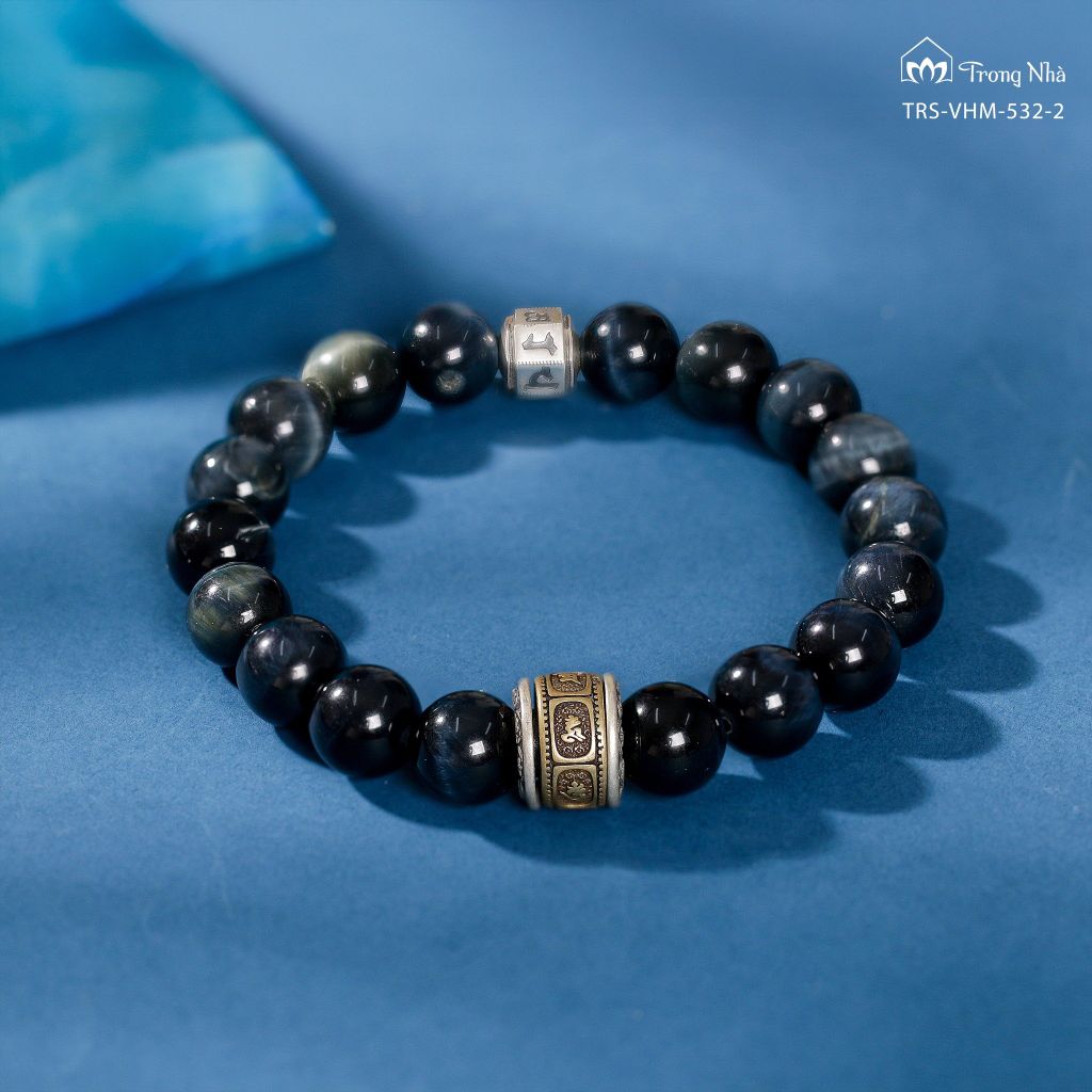 Vòng tay đá mắt hổ charm Văn Thù, Om mani - Thức tỉnh nội lực (TRS VHM 532 )