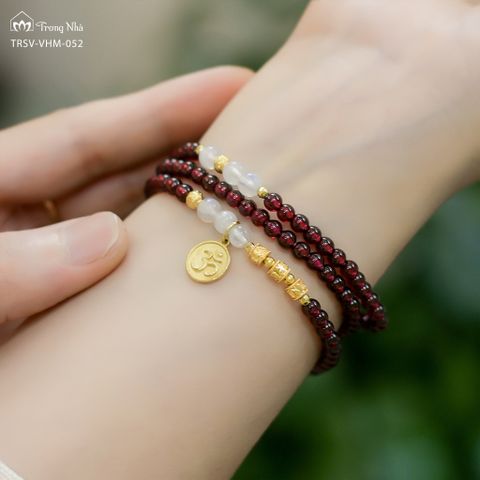 Vòng Garnet cuốn 3 mix charm om mani vàng ( TRSV VHM 052 )