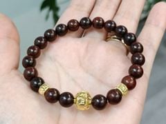 Vòng Vương Mộc Tử Đàn charm lục giác khắc chữ Om vàng (TRSV VHM 040)