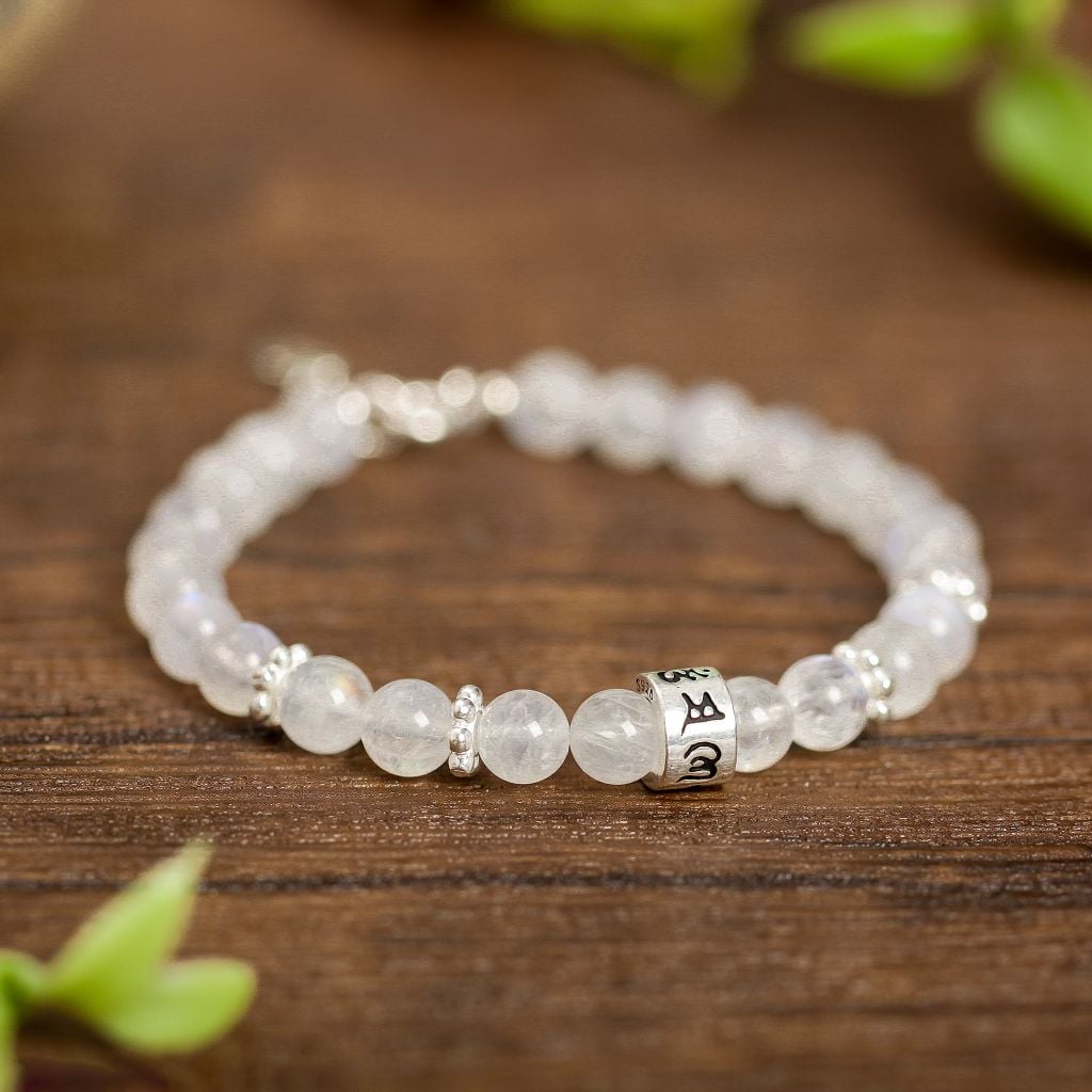 Vòng moonstone mix charm Om mani padme hum (trs vhm 039 )
