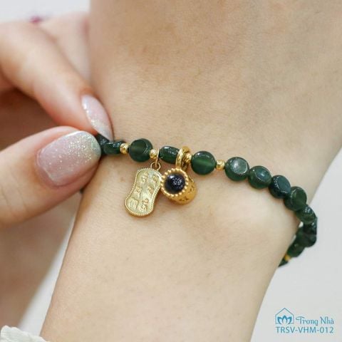 Vòng tay đá lam ngọc charm vàng khắc chú Om mani padme hum, Đại bi phổ chiếu (TRSV VHM 012)