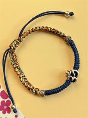 Vòng tết dây xanh coban mix ngũ sắc charm chữ Om (VHM 185)