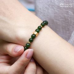 Vòng Ngọc Bích 6 li mix charm vàng Om Mani Padme Hum (TRSV VHM 026)