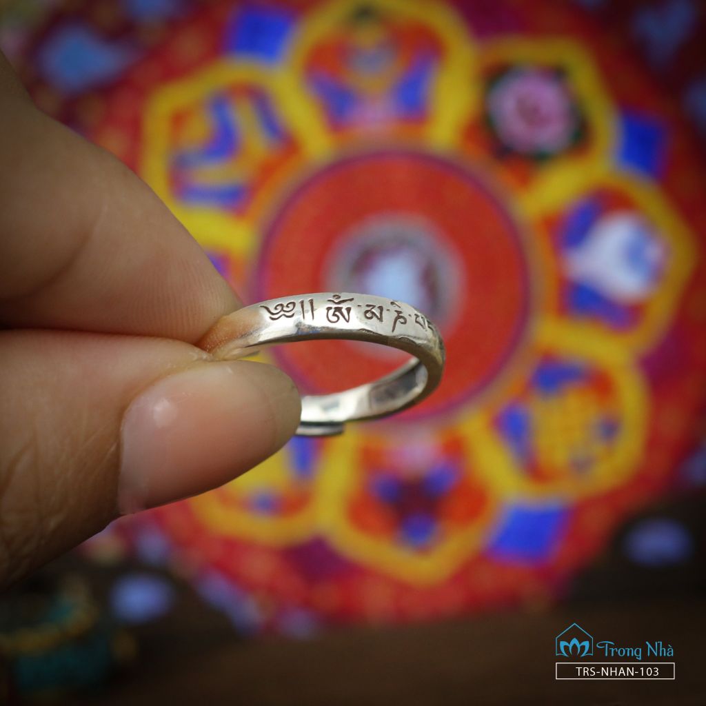 Nhẫn bạc khắc thần chú Om Mani Padme Hum tiếng Tạng (TRS NHAN 103)