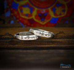 Nhẫn bạc khắc thần chú Om Mani Padme Hum tiếng Tạng (TRS NHAN 103)
