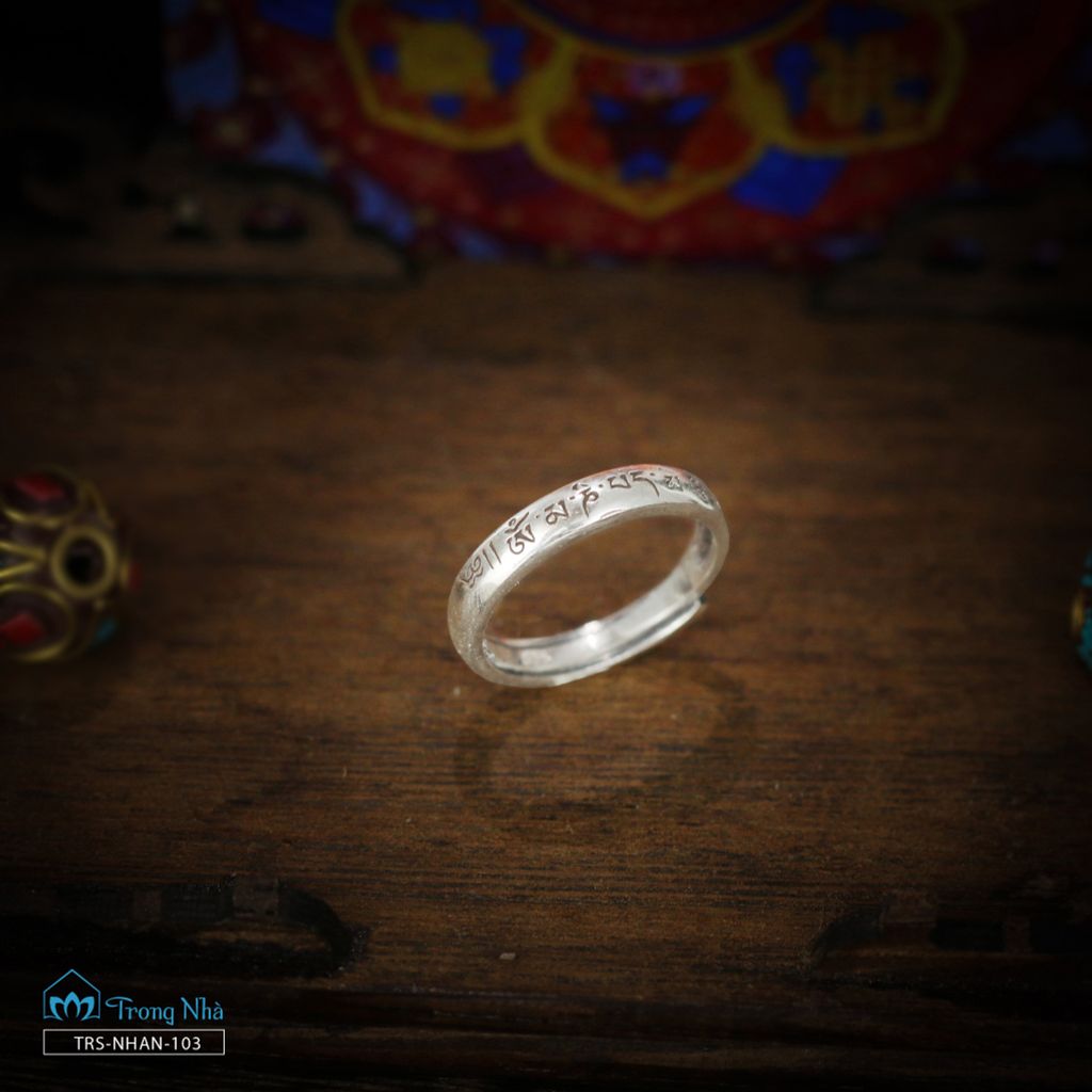 Nhẫn bạc khắc thần chú Om Mani Padme Hum tiếng Tạng (TRS NHAN 103)
