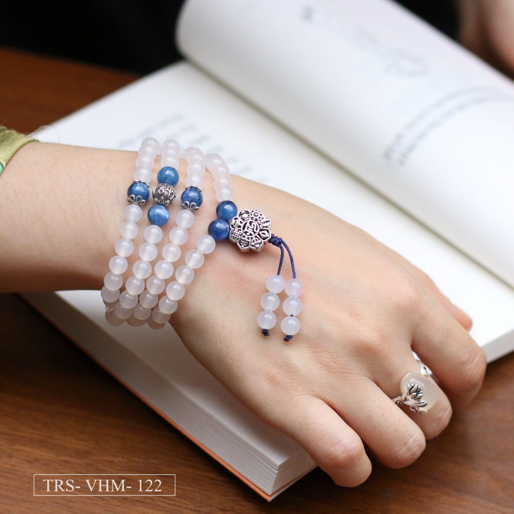 Tràng hạt 108 hạt Mã Não Trắng 6 li mix charm Bát Bảo và đá Kyanite (TRS VHM 122)