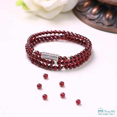 Vòng tay tình yêu đích thực - Đá garnet 4 li cuốn 3 mix charm Om mani padme hum ( VHM 130-1 )