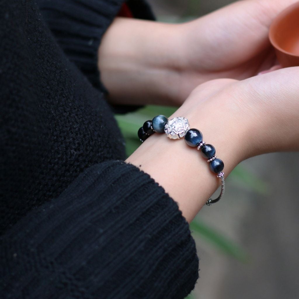 Vòng đá Mắt Hổ Xanh 8li mix charm bạc Mandala đính đá ống bạc (TRS VHM 290 1)