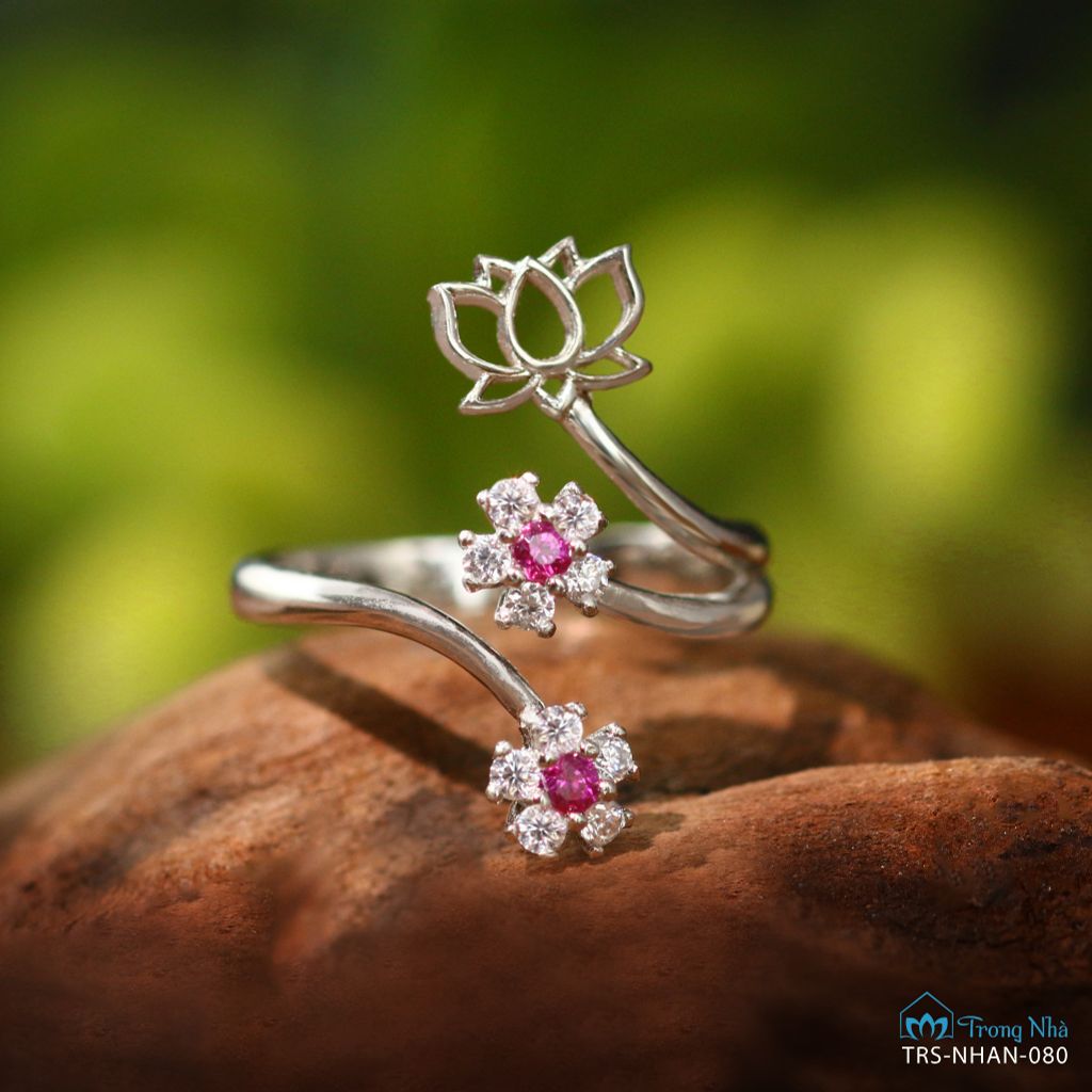 Nhẫn bạc hoa sen đính đá Ruby (TRS NHAN 080)