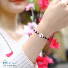 Vòng tết dây đen charm om tròn mix đá cắt giác VHM 250
