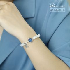 Vòng moonstone 7 li mix đá kyanite charm khắc chú Om Mani Padme Hum