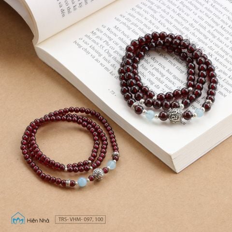 Vòng garnet 6 li cuốn 3 mix charm cầu Om Mani