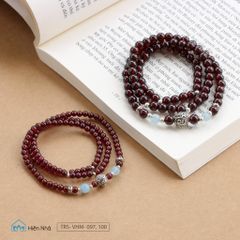 Vòng garnet 6 li cuốn 3 mix charm cầu Om Mani