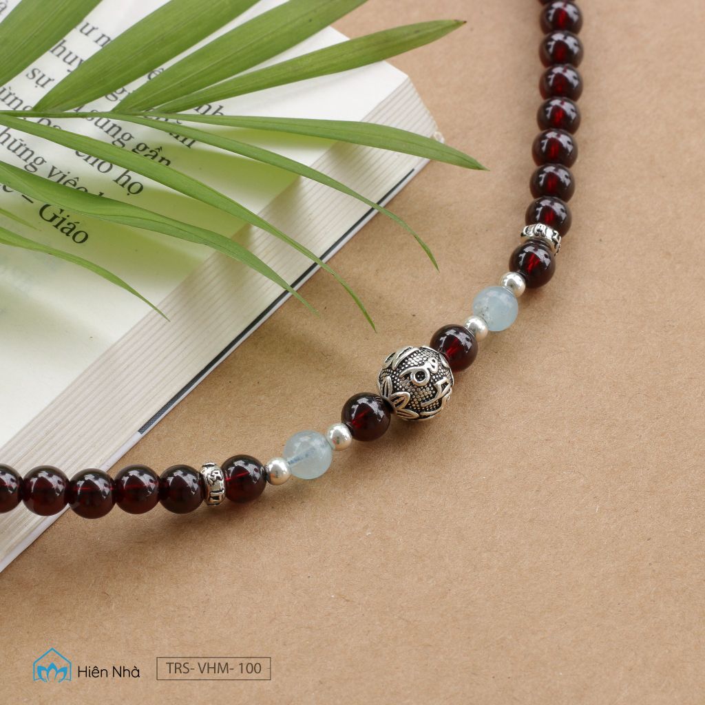 Vòng garnet 6 li cuốn 3 mix charm cầu Om Mani