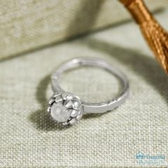 Nhẫn bạc liên hoa hộ tâm - Hoa sen đính đá Quan Âm phổ chiếu ( NHAN 175 )