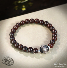 Vương Mộc Bảo Phúc - vòng tay tử đàn Ấn độ kết hợp charm khắc chú Om mani peme hum gỗ bọc bạc