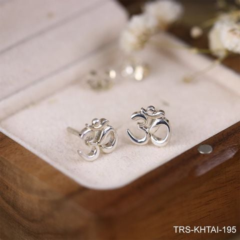 Khuyên tai chủng tự Om bạc (TRS KHTAI 195)