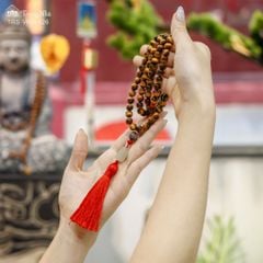 Tràng hạt mắt hổ vàng nâu mix ngọc hòa điền khắc Quan âm tứ thủ (TRS VHM 526)