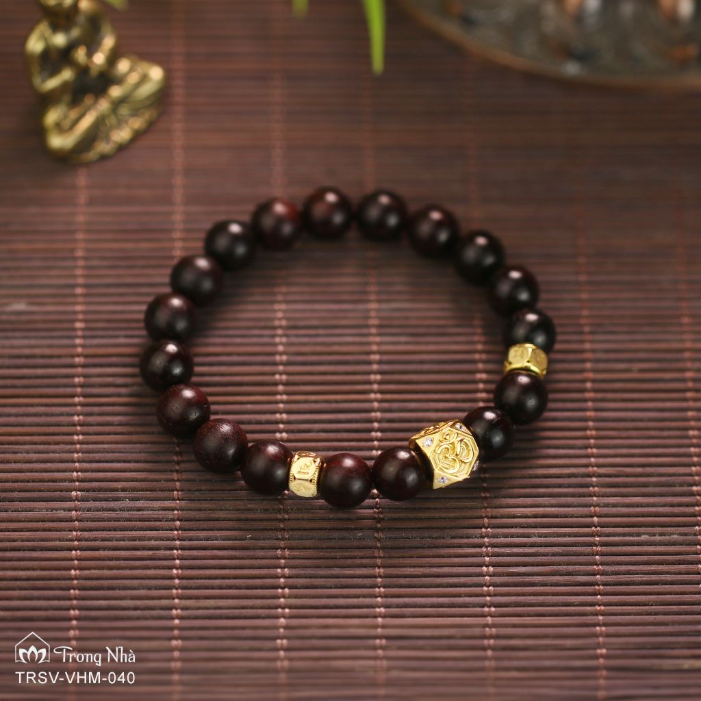 Vòng Vương Mộc Tử Đàn charm lục giác khắc chữ Om vàng (TRSV VHM 040)