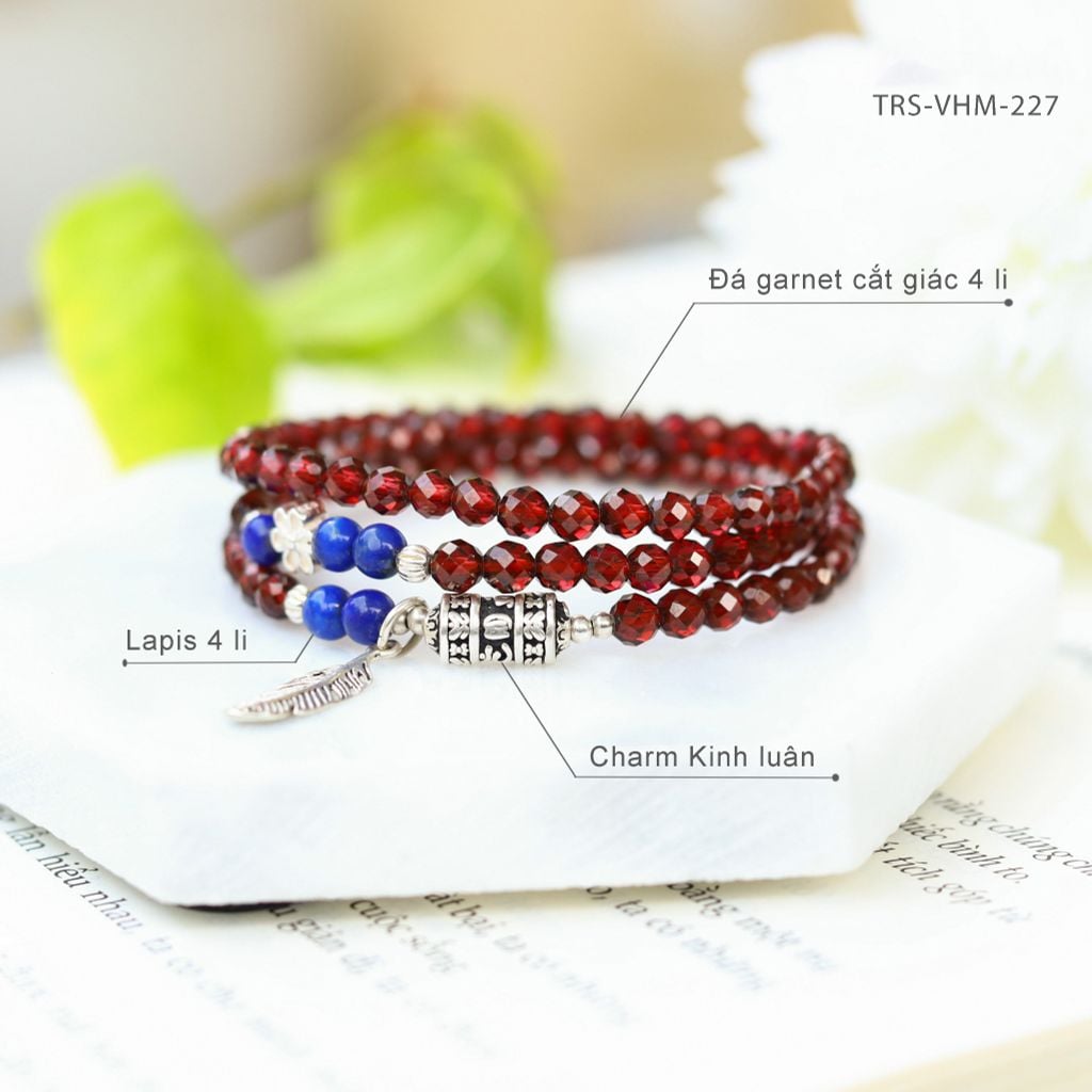 Vòng đá Garnet cắt giác 4 li cuốn 3 mix charm Kinh Luân (TRS VHM 227)