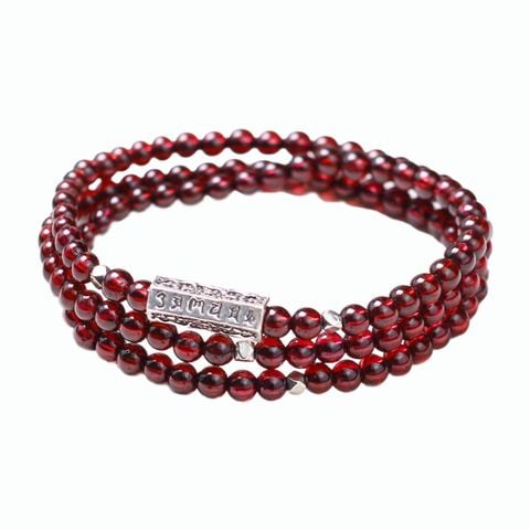 Vòng tay tình yêu đích thực - Đá garnet 4 li cuốn 3 mix charm Om mani padme hum ( VHM 130-1 )