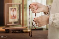 Vòng tay Vương Mộc Đại An - Tràng hạt tử đàn mix charm chủng tự Om / Om Mani