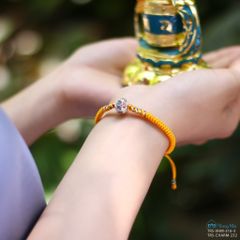 Vòng tết dây vàng ngũ sắc charm Zambala lớn (TRS VHM 316 3)