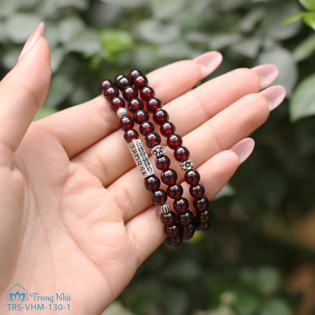 Vòng Garnet 6 li cuốn 3 mix charm trụ Bình An Om Mani Padme Hum (TRS VHM 130)