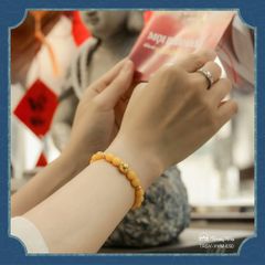 Vòng ngọc hoàng phỉ charm Om mani padme hum vàng (TRSV VHM 050)