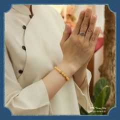 Vòng ngọc hoàng phỉ charm Om mani padme hum vàng (TRSV VHM 050)