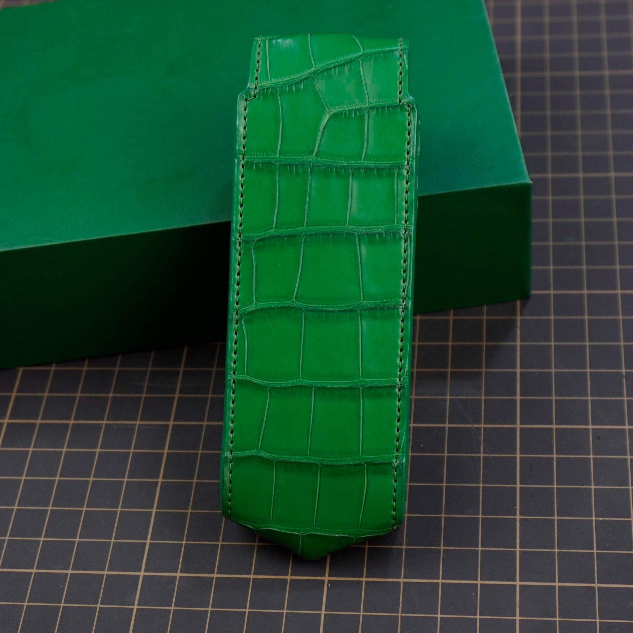 Bao da gập Vertu Signature (xanh lá) – H&Homies