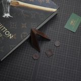  Kẹp lơ bi da hình đôi cánh da bò màu nâu sôcôla 