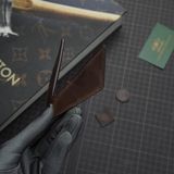  Kẹp lơ bi da hình đôi cánh da bò màu nâu sôcôla 