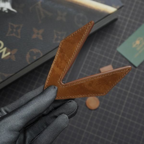  Kẹp lơ bi da hình đôi cánh màu da bò 