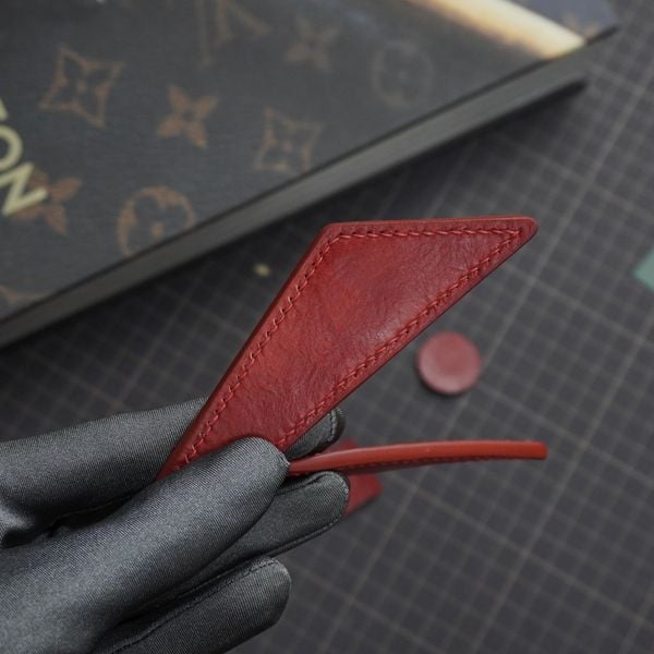  Kẹp lơ bi da hình đôi cánh da bò màu đỏ 