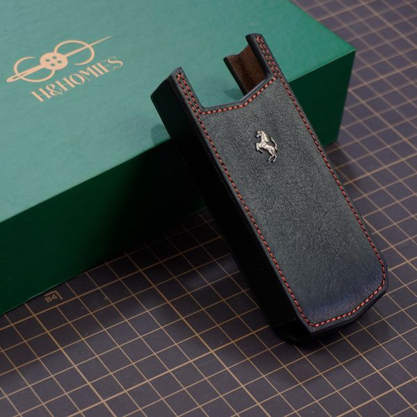  Bao da Vertu Ascent (đen, chỉ đỏ, logo ngựa) 