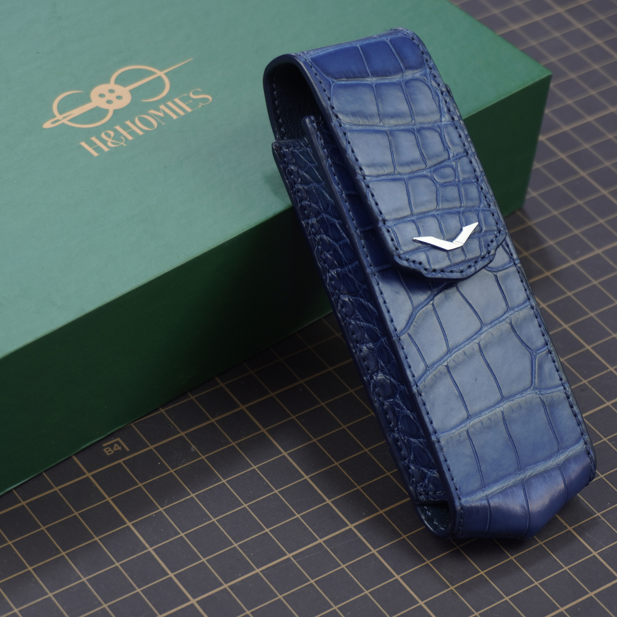 Bao da gập Vertu Signature (xanh navy) – H&Homies