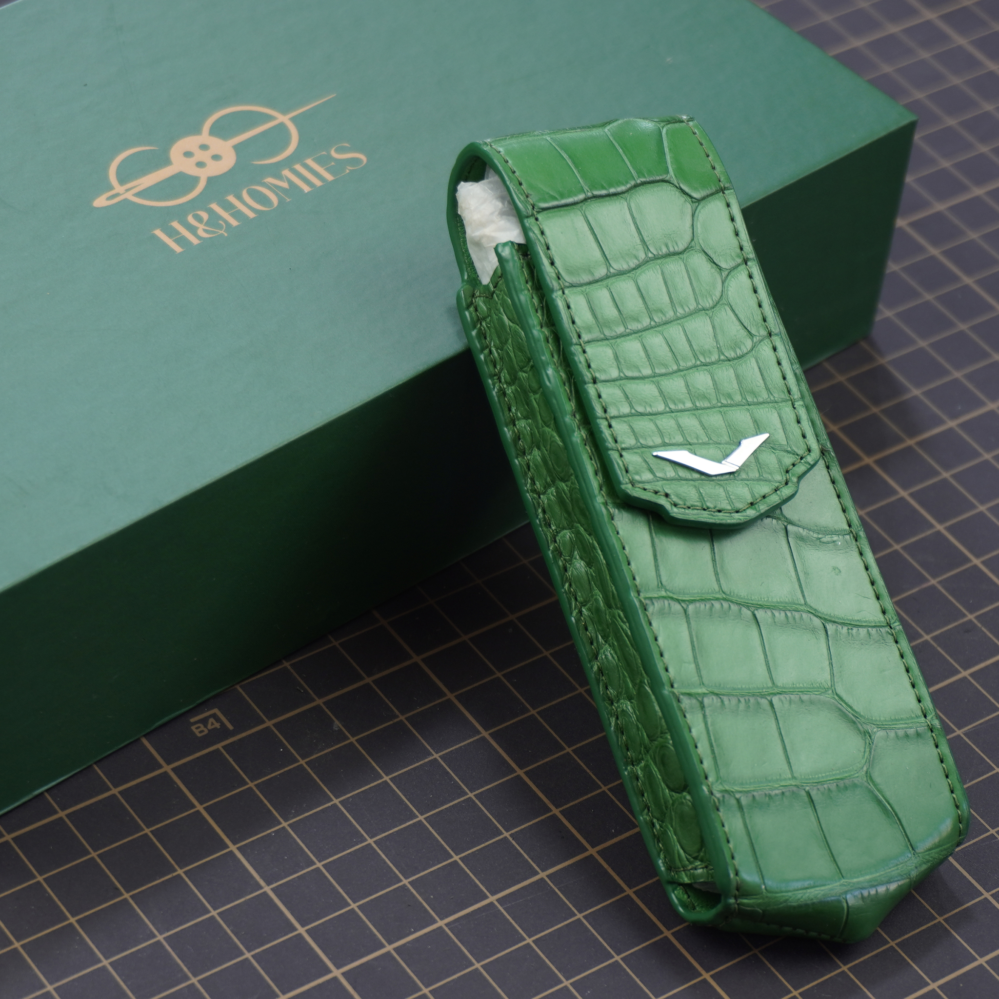 Bao da gập Vertu Signature (xanh lá) – H&Homies