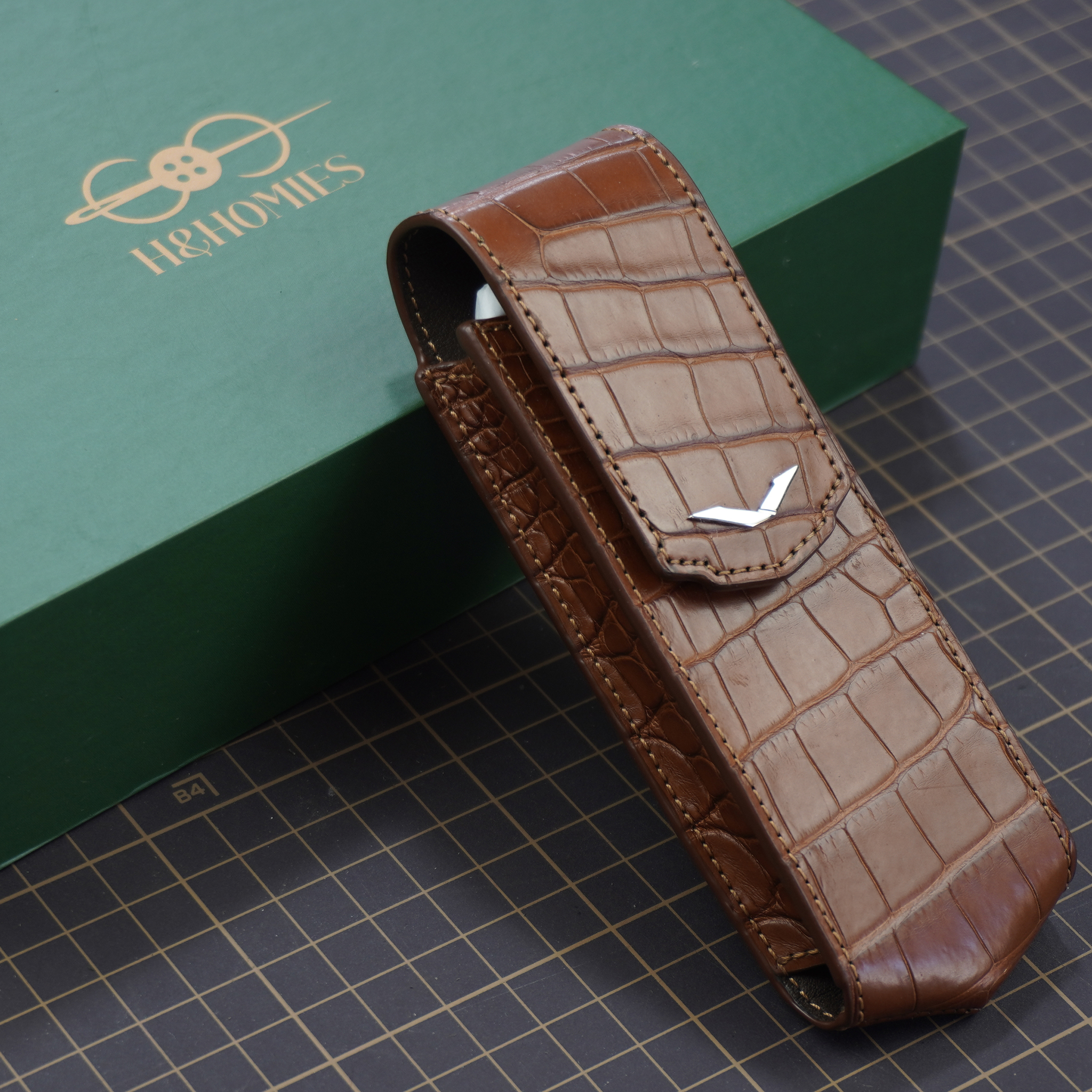 Bao da gập Vertu Signature (nâu Gold) – H&Homies