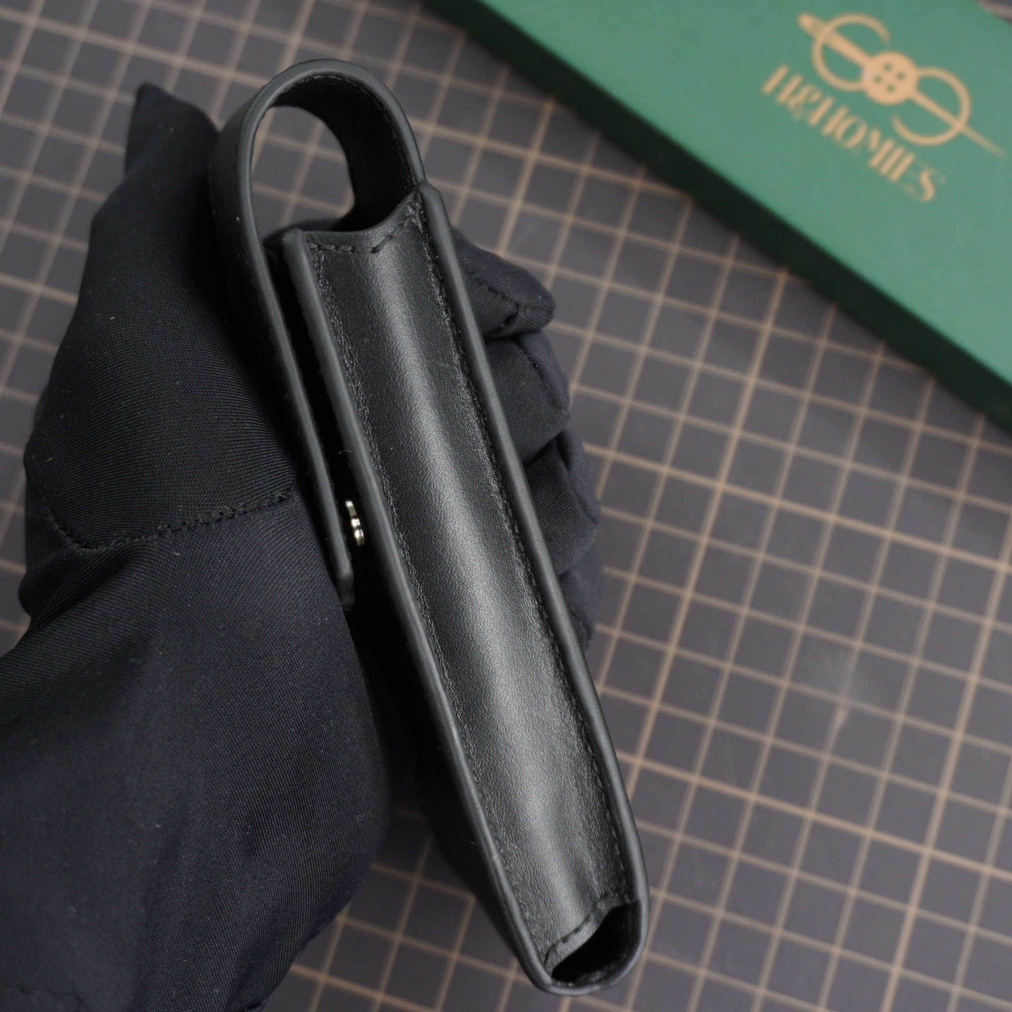 Bao da gập Vertu Signature (nâu Gold) – H&Homies