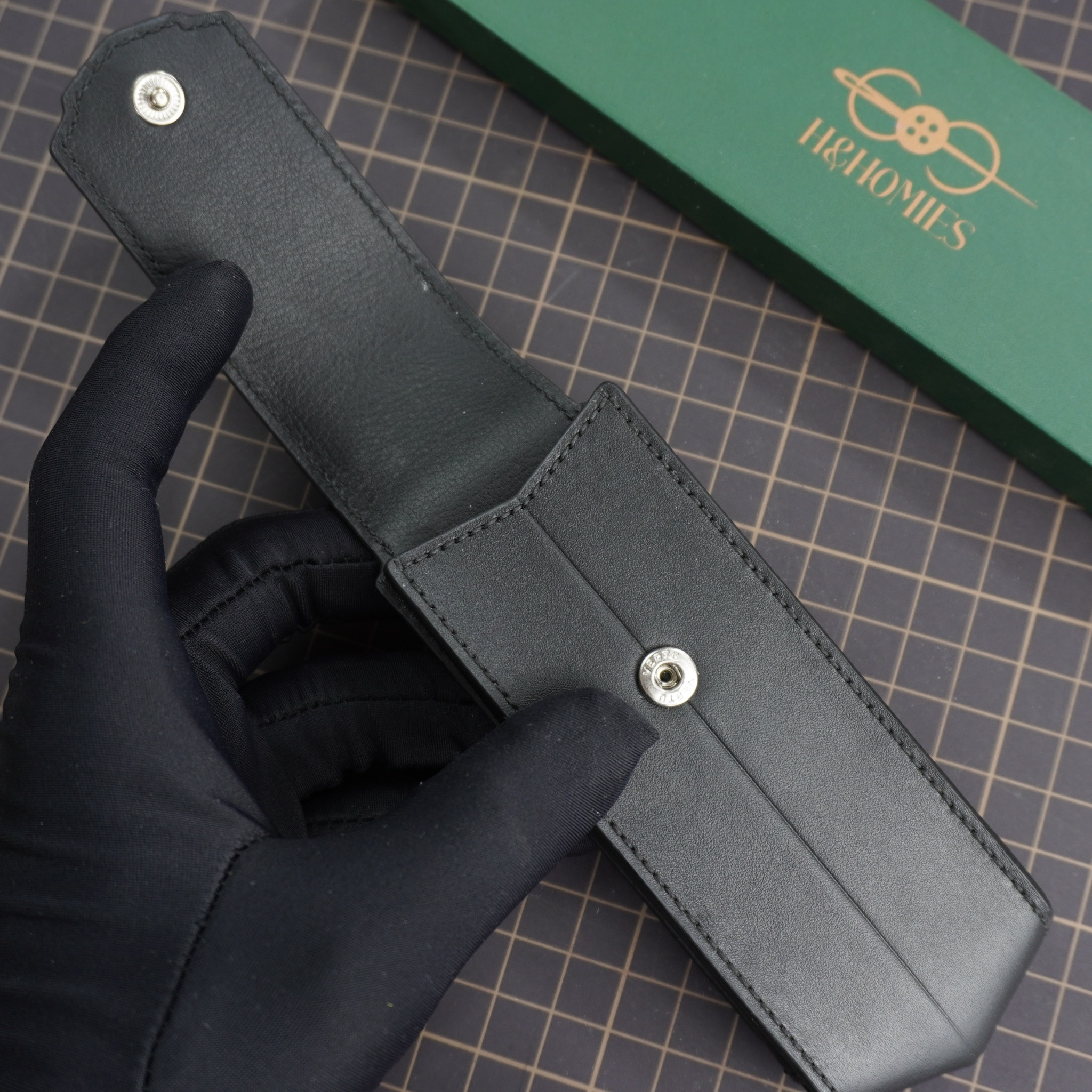 Bao da gập Vertu Signature (nâu Gold) – H&Homies