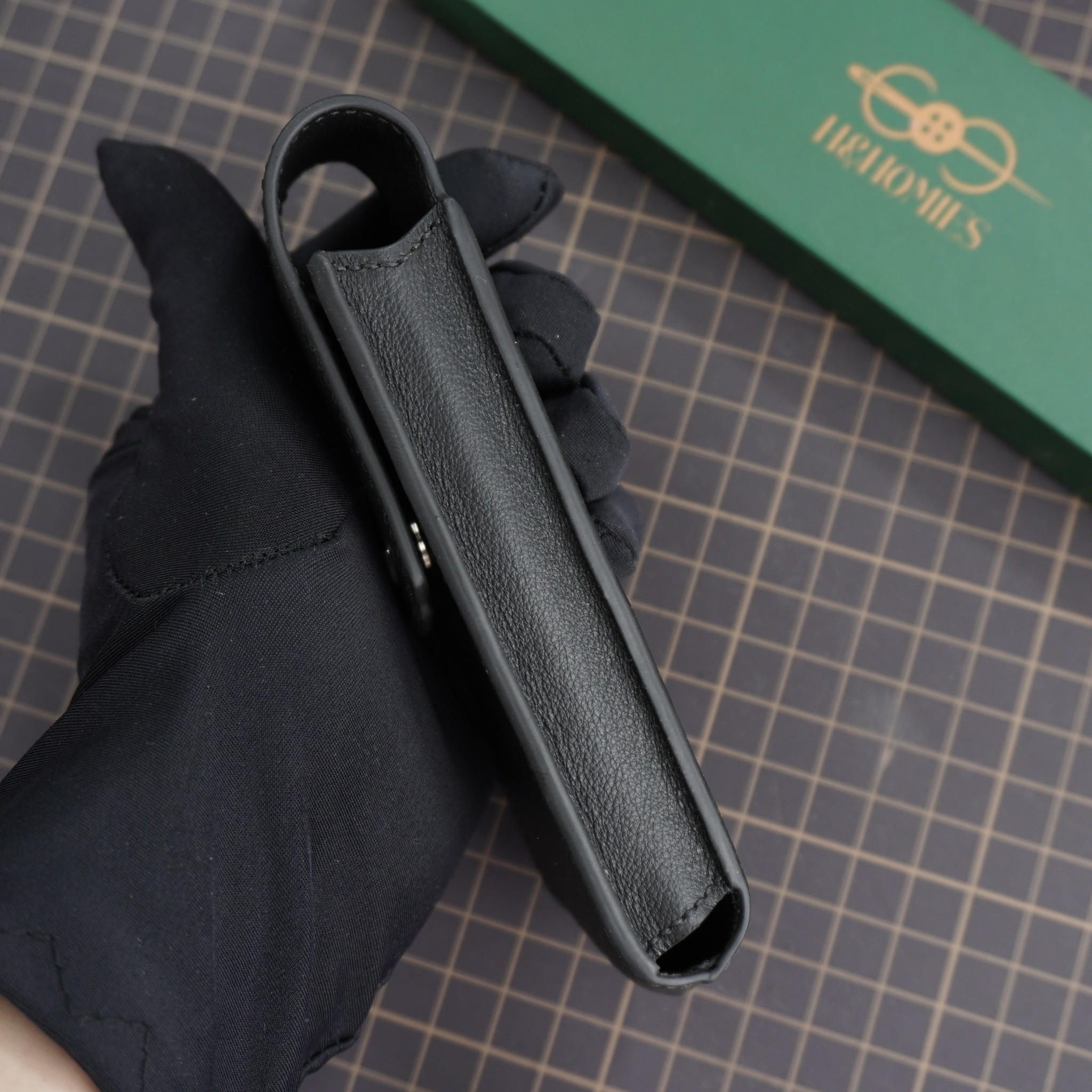 Bao da gập Vertu Signature (nâu Gold) – H&Homies