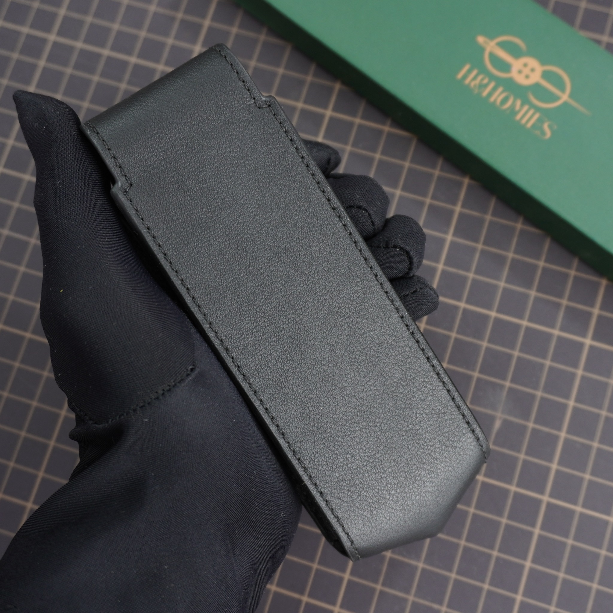 Bao da gập Vertu Signature (nâu Gold) – H&Homies