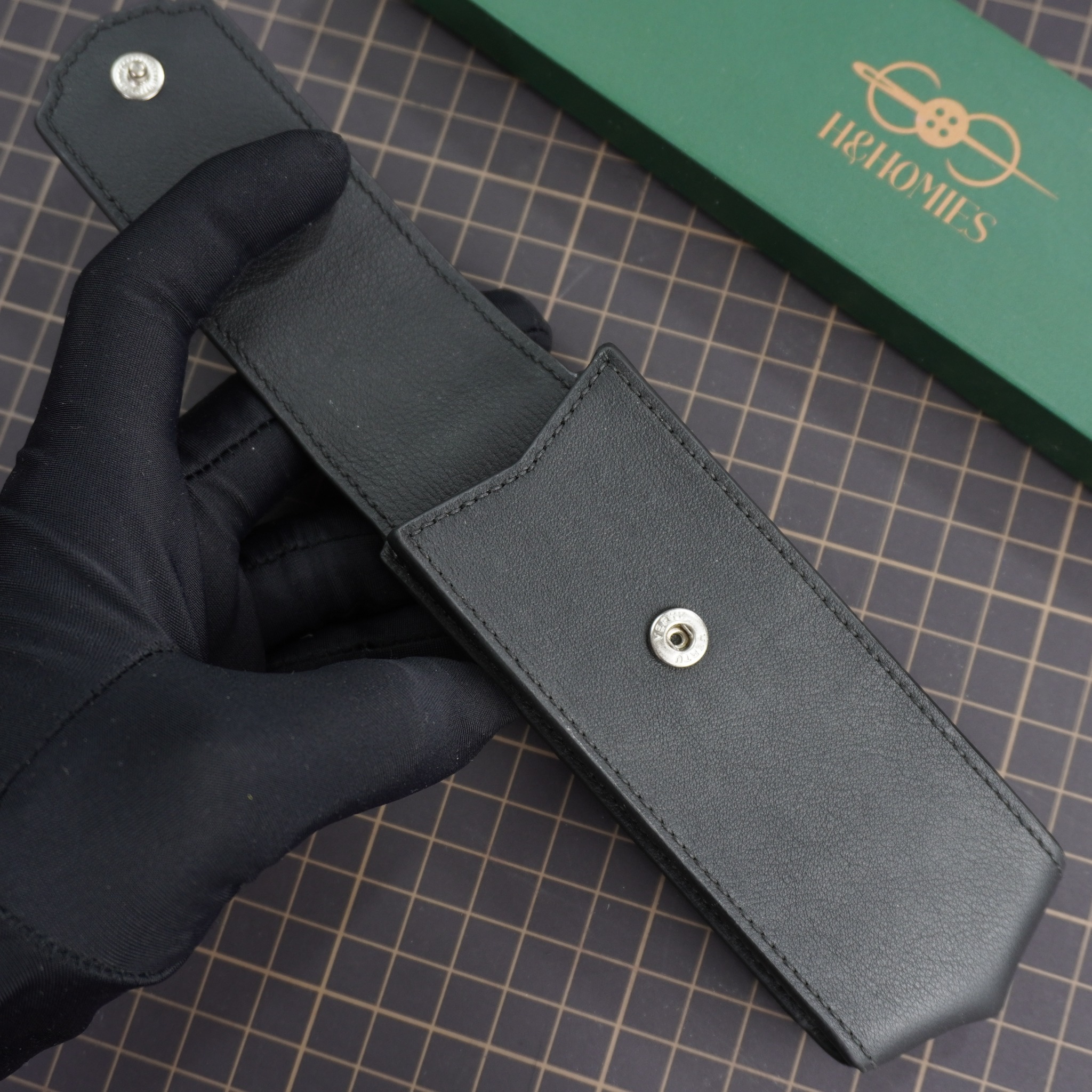 Bao da gập Vertu Signature (nâu Gold) – H&Homies