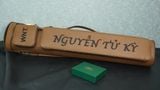  Bao cơ bida da bò nâu may tên Brown Cow Leather Cue Case - Hard - 3x5 Plus 