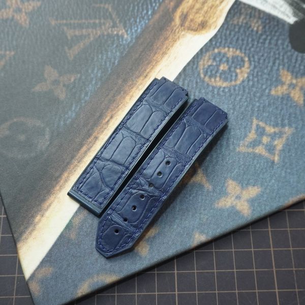  Thay da cá sấu Alligator vân đuôi ̣̣(Pháp) màu xanh navy cho Hublot 