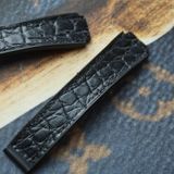  Thay da cá sấu Alligator vân hông (Pháp) màu đen cho Hublot 