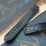  Thay da cá sấu Alligator vân hông (Pháp) màu đen cho Hublot 
